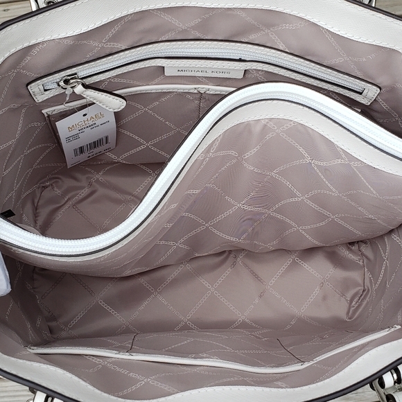 ⚠️LAST 1⚠Michael Kors East West Voyager Tote White - Picture 4 of 10